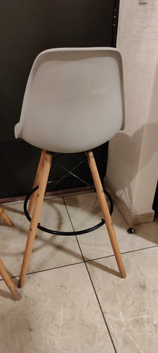 Set 2 Bancos De Cocina Tipo Eames Modernos Color Blanco (Usado)