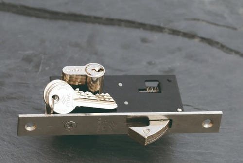 Imagen 3 de 4 de Cerradura Gancho Cisa Cilindro Europerfil 30mm Doble 3 Llave