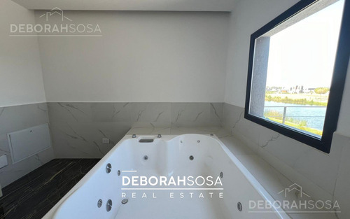 Casa En Venta Cuatro Dormitorios Seis Ambiente A La Laguna Pileta El Naudir Escobar