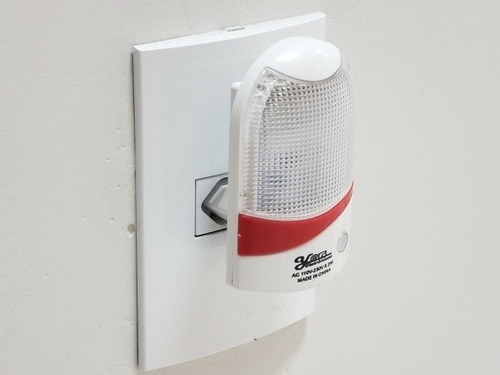 Imagem 5 de 5 de Kit C/8 Luz Noturna Tomada Mini Luminária Super Led E Sensor