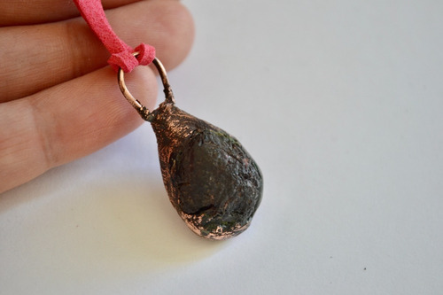 Imagen 3 de 4 de Collar Rosa Con Piedra Granate Y Cobre, Regalo De Joyeria