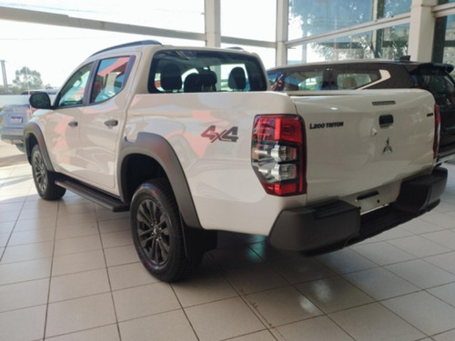 Mitsubishi L200 2.4 Triton Outdoor Gls Cab. Dupla 4X4 Aut. 4P