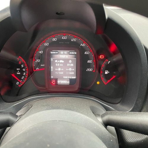 Imagem 10 de 13 de Fiat Uno Sporting 1.4 8v Flex 2016
