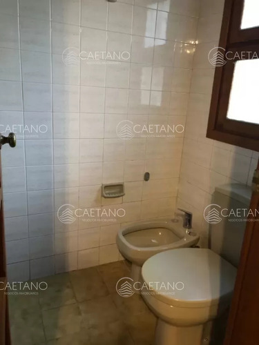 Hermosa Casa, Ubicada En Uno De Las Mejores Zonas Del Balneario!