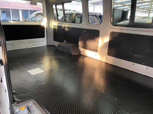Imagen 9 de 15 de Nissan Urvan 2019 2.5 Panel Ventanas Amplia Mt