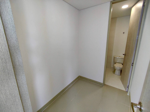 Imagen 15 de 29 de Venta De Apartamento En Manga.