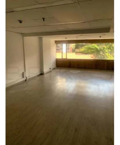 Oficina En Arriendo/venta En Chico Norte. Cod V5945