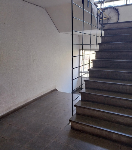 ¡¡¡ Ubicación Inmejorable, Ideal Para Remodelar A Tu Gusto !