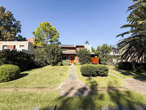 Casa En Alquiler Amoblada 3 Dormitorios Con Pileta En Roldan