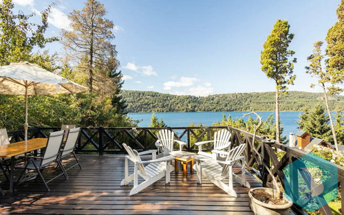 Casa En Barrio Cerrado Con Vista Plena Al Nahuel Huapi Valle Escondido. 010.