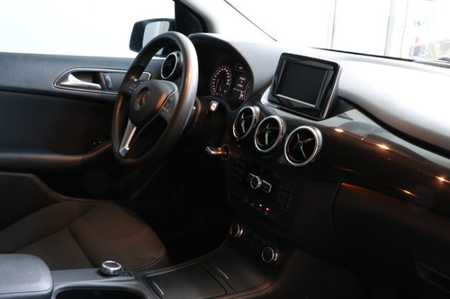 Imagen 3 de 12 de Mercedes Benz B200 Style