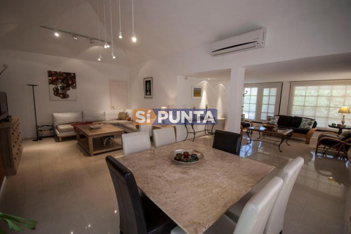 Imagen 4 de 13 de Casa En Cantegril, 5 Dormitorios *