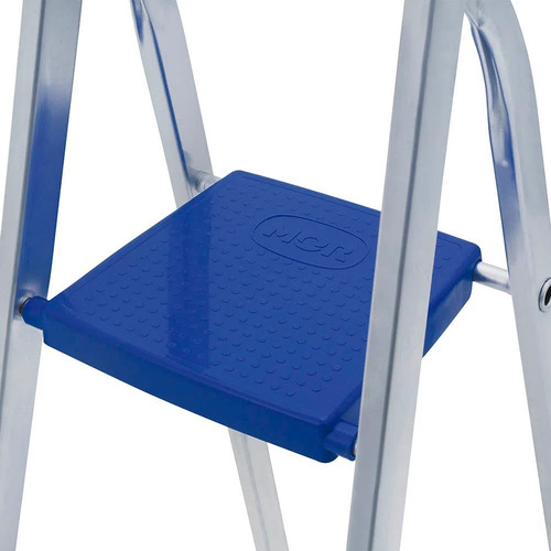 Imagen 6 de 10 de Escalera De Aluminio Tijera 3 Escalones Mor Plegable 5101 Base Antideslizante, Traba De Seguridad. Ultimo Escalon Como Plataforma Y Soporte De Aluminio Para Sujetarse
