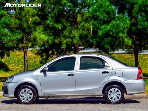 Imagen 2 de 25 de Toyota Etios X-b 1.5 Extra Full | Permuta / Financia