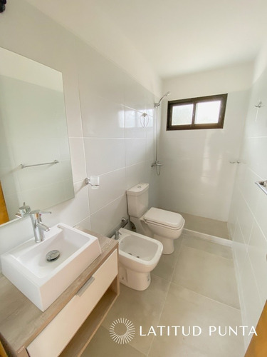 Casa En Pinares- Ref: 1425