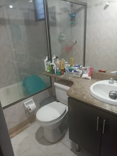 Vendo Apartamento Ubicado En La Parte Baja De La Loma De Los Bernal.