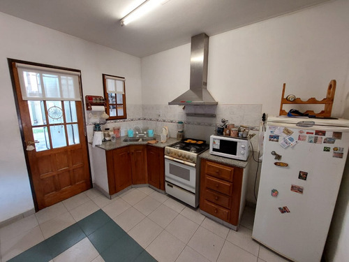 Casa De 4 Habitaciones Con Cochera + Todos Los Servicios