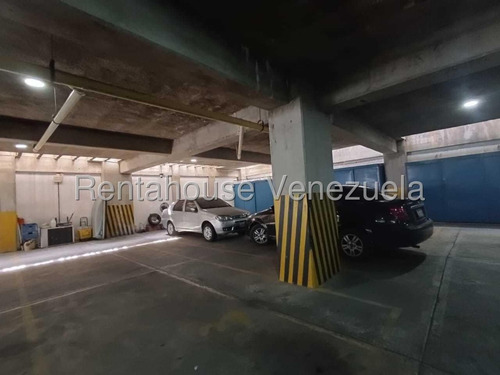 Apartamento En Venta Duplex En Urbanización Andrés Bello Maracay Zona Norte Con Pozo De Agua Nela 25-16098