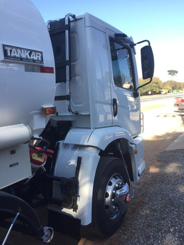 Imagem 14 de 15 de Caminhão Tanque Volkswagen 24.250 6x2 (constellation) Branco