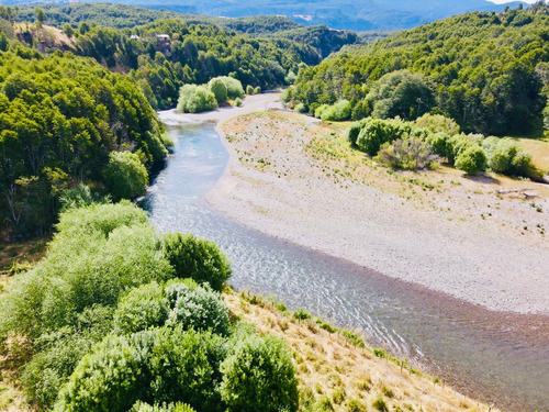 Precioso Terreno De 2 Niveles Con Vista A Valle Simpson