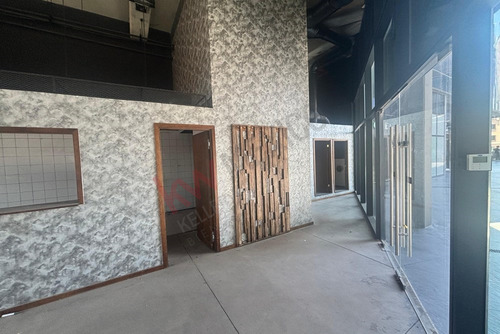Local Comercial Renta En Torre Azenzo