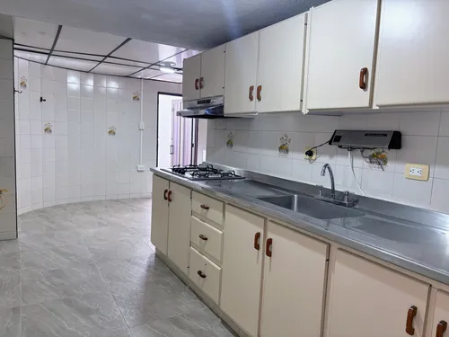 Casa En Venta En Prados Del Norte. Cod V11664