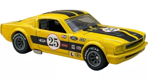 Carrinho Hot Wheels 65 Mustang Fastback Amarelo 2020 em Promoção na  Americanas