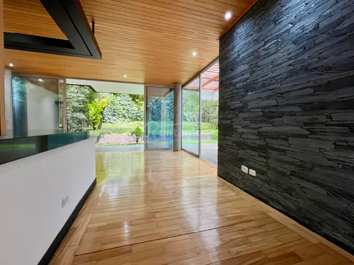 Casa En Venta En Tres Esquinas. Cod V776083
