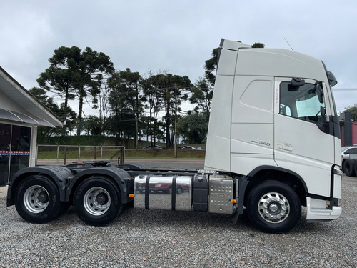 Imagem 6 de 17 de Volvo Fh 540 6x4 Branco 2020 Traçado Volvo 6x4 Traçado