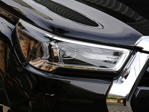 Toyota Hilux 2.8 D-4D TURBO DIESEL CD SRX 4X4 AUTOMÁTICO