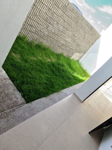 Se Vende Casa En Cañadas Del Arroyo, 4ta Recamara En Pb, Jardín, Doble Altura !