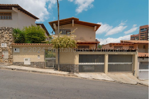 Casa De 3 Niveles En Venta De 549mts² En Santa Fe Norte