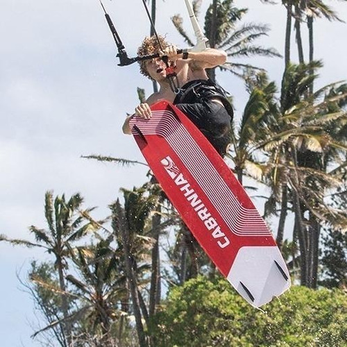 Imagen 2 de 8 de Tabla Kitesurf Cabrinha Spectrum 2020 + Straps H1 Completa
