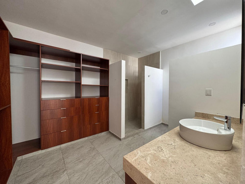 Residencia En Renta En Mérida, Privada Kinish Cholul.