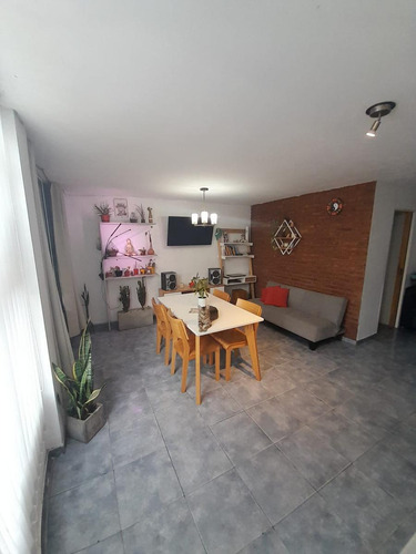 Casa En Venta - 3 Dormitorios 2 Baños - 330 Mts2 - Hurlingham, Buenos Aires