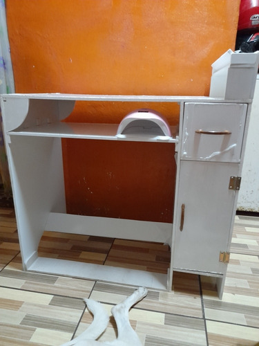 Imagen 3 de 4 de Mesa De Manicura