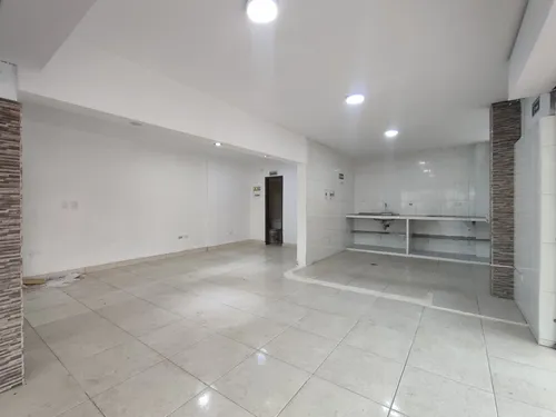 Local En Arriendo En Quinta Bosch. Cod A23395