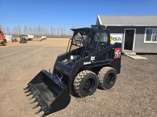 Minicargador Bobcat 751 Con Motor Diesel 4 Cil. Y Aditamento