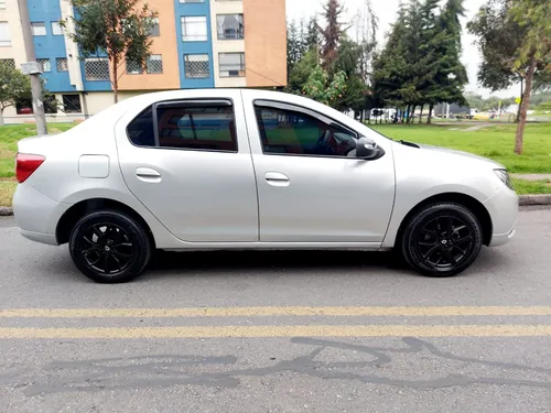 Renault Logan 1.6 Expression / Life +