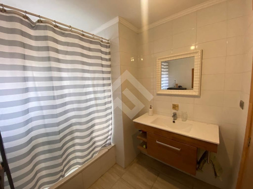 Casa En Arriendo De 6 Dorm. En Colina
