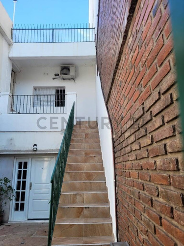 Casa En Pa De 2 Dormitorios En B° Mariano Comas, Santa Fe.