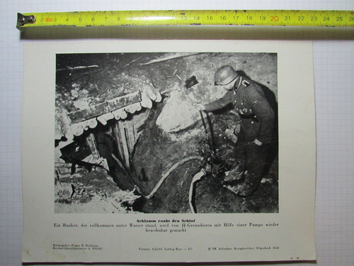  Ww2 Foto Aleman  - Soldado Ss Operando Bomba De  - Original