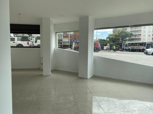 Local Comercial Sobre Av Italia