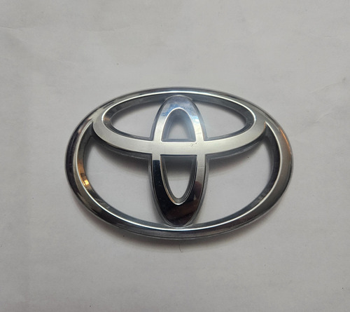 Emblema Parrilla Y Tapa Maleta Toyota Corolla 17-24 Original