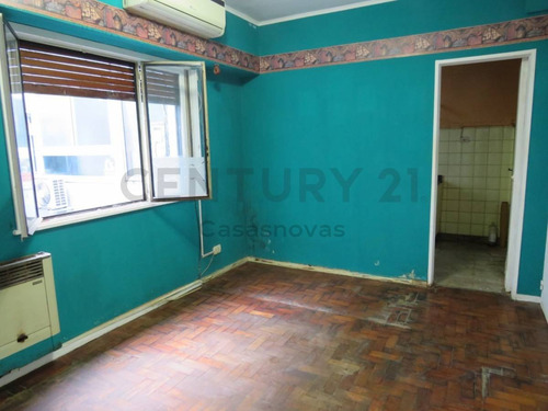 Imagen 4 de 14 de Departamento 2 Amb 3er Piso Por Escalera Inmejorable Ubicacion A Actualizar