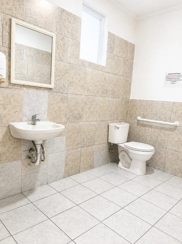 Venta De Casa Comercial Ideal Para Negocio De Salud