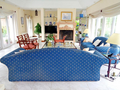 Casa En Cantegril - Muy Bien Cuidada. Consulte!!!!!!!!!- Ref: 2589
