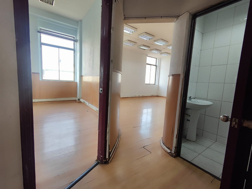 Cómoda Y Amplia Oficina En Pleno Barrio Cívico De Santiago