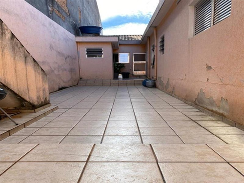Ótima Casa Para Locação. 210 M², 3 Dormitórios Sendo 1 Suíte E 2 Vagas De Garagem. - 14479