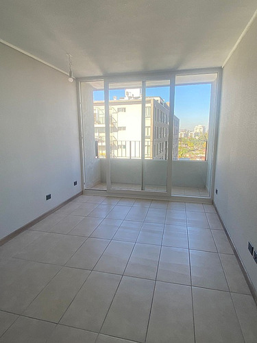 Arriendo Departamento Amoblado, Con Excelente Ubicación 